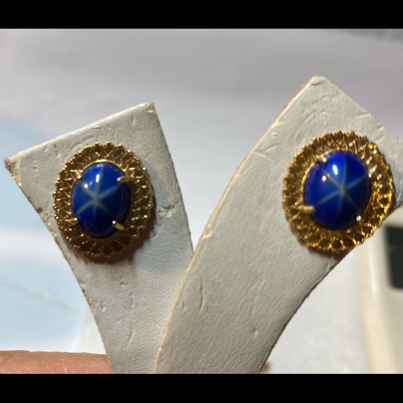 10k gold earring with synthetic star sapphire . - Picture 1 of 3